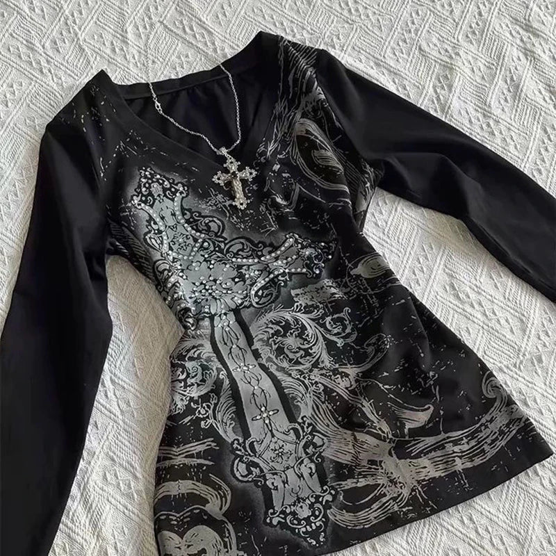 Blusa Gótica Elegance Cross – Manga Longa Premium