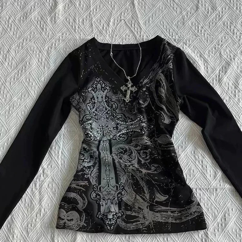 Blusa Gótica Elegance Cross – Manga Longa Premium